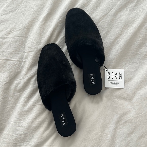 ROAM CLOUD MULE BLACK FAUX FUR - Picture 2 of 6